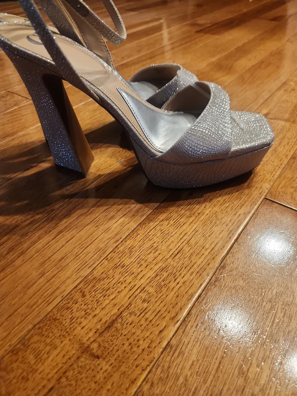 Gianni Bini Metallic Silver Ankle-Strap Women’s Dress Sandals Size 10